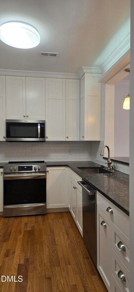 Building Photo - 218 E Davie St