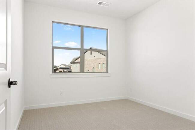 Building Photo - Upgraded Mira Lagos townhome with EV Charger and 2 car garage