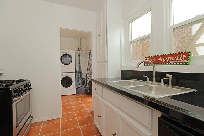 Building Photo - 166 N Edgemont St