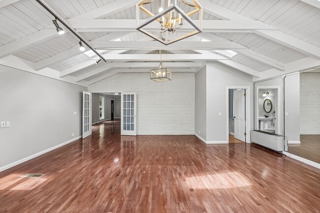 Building Photo - 326 Draper Cir