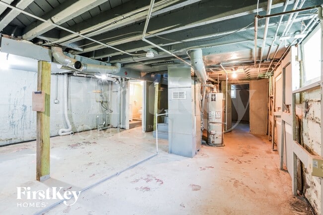 Building Photo - 410 Bangs St