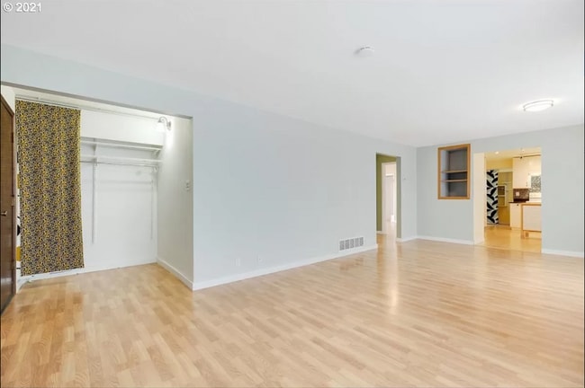 Building Photo - Tree House