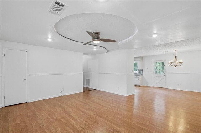 Building Photo - 472 Camden Cir