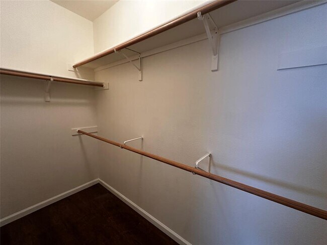 Building Photo - 1041 Disraeli Cir