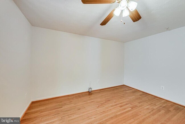 Building Photo - 8911 Town Center Cir