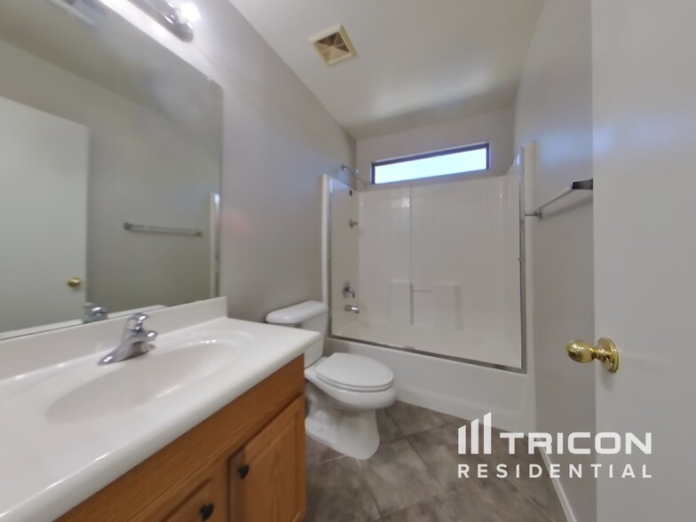 Building Photo - 2047 W San Tan Hills Dr