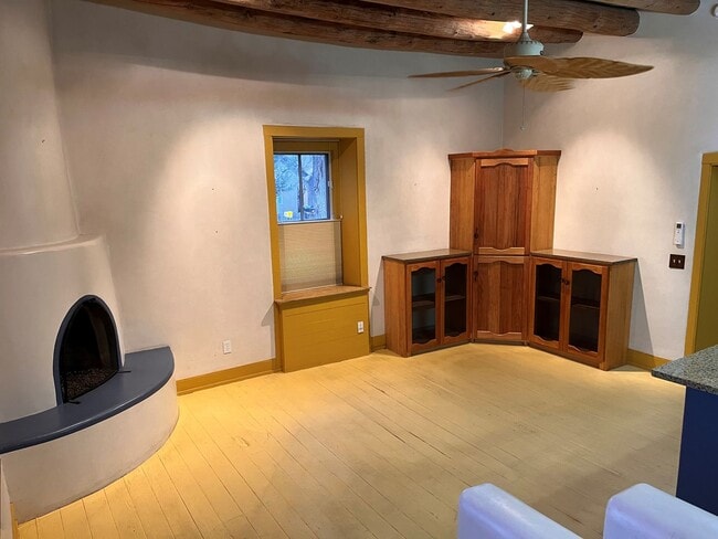 Building Photo - 573 W San Francisco St