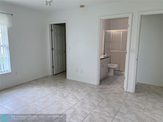 Building Photo - 1051 SW 85th Way