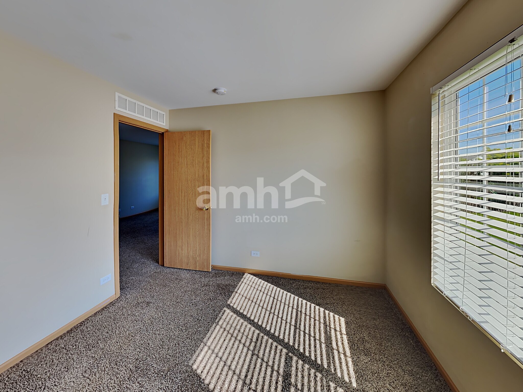 Building Photo - 39861 Waterloo Dr