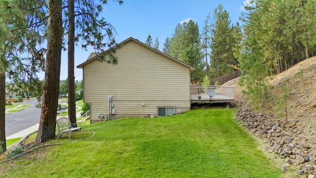 Building Photo - Beautiful Woodridge Home