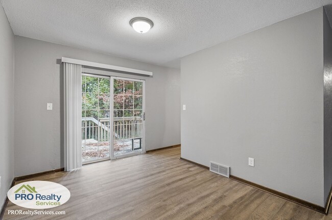 Building Photo - 5 Bedroom Home in Chisago City