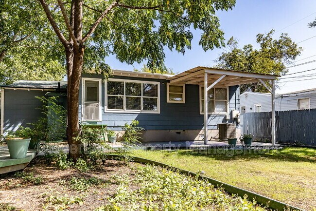 Building Photo - 210 Harwood Dr