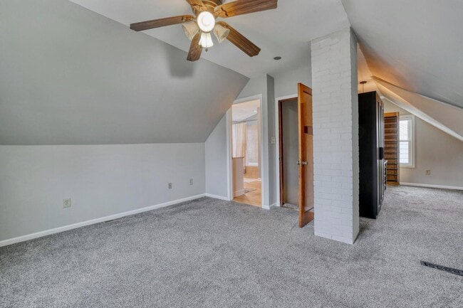 Building Photo - 122 S 77th St