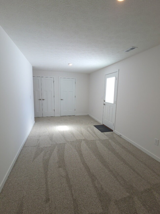 Building Photo - "Spacious 3-Bedroom Townhouse with 2.5 Baths in Columbus – 1856 Sq. Ft. of Comfort and Style!"