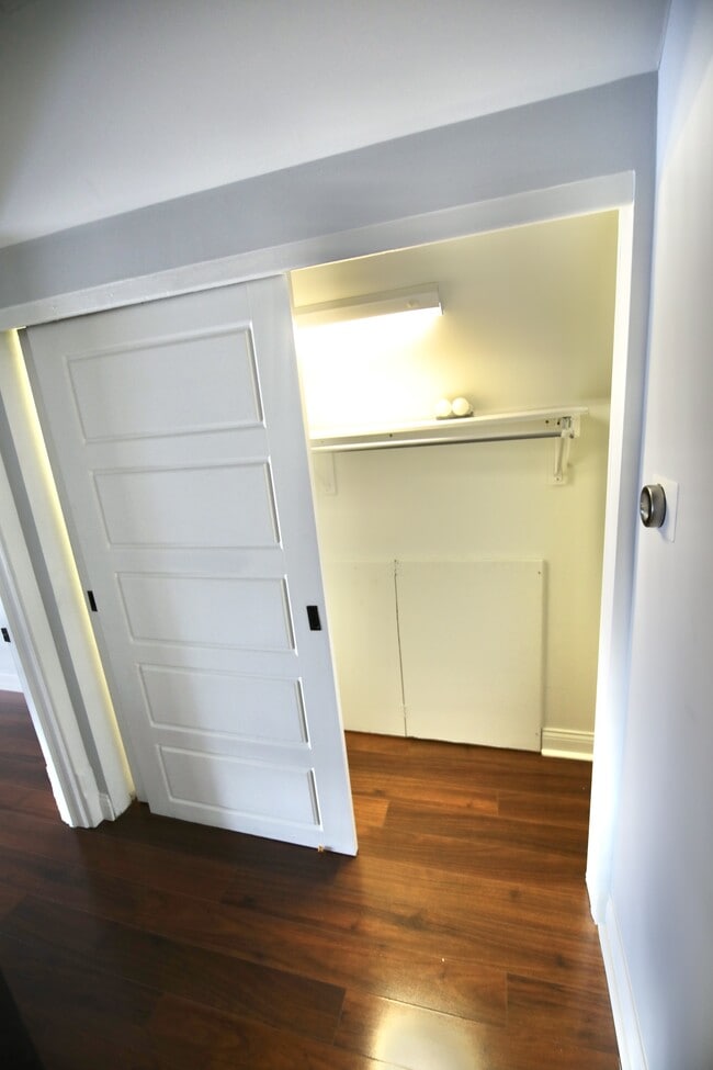 Building Photo - 310 E Beck St