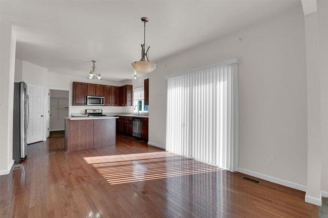 Building Photo - 51 Fountainview Dr