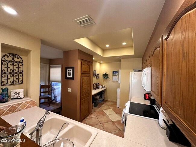 Building Photo - 16724 E Gunsight Dr