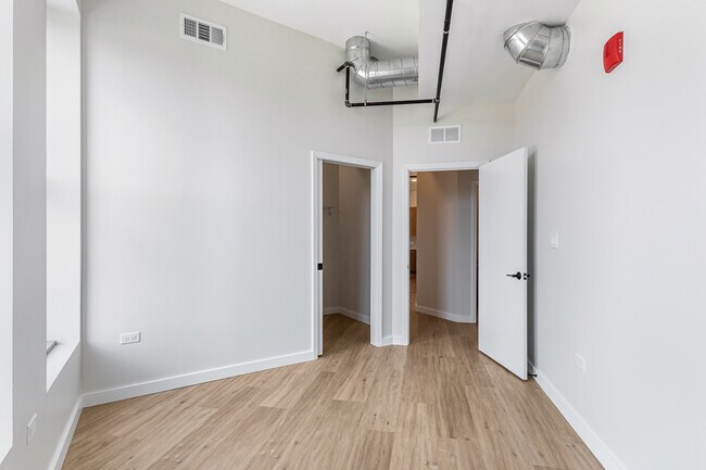 Building Photo - 805 N Milwaukee Ave