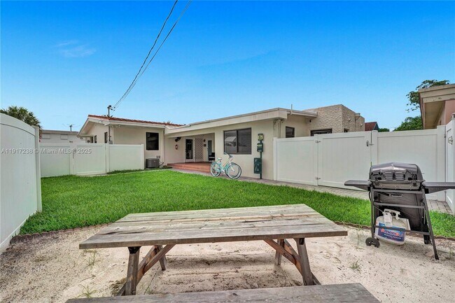 Building Photo - 1704 Rodman St