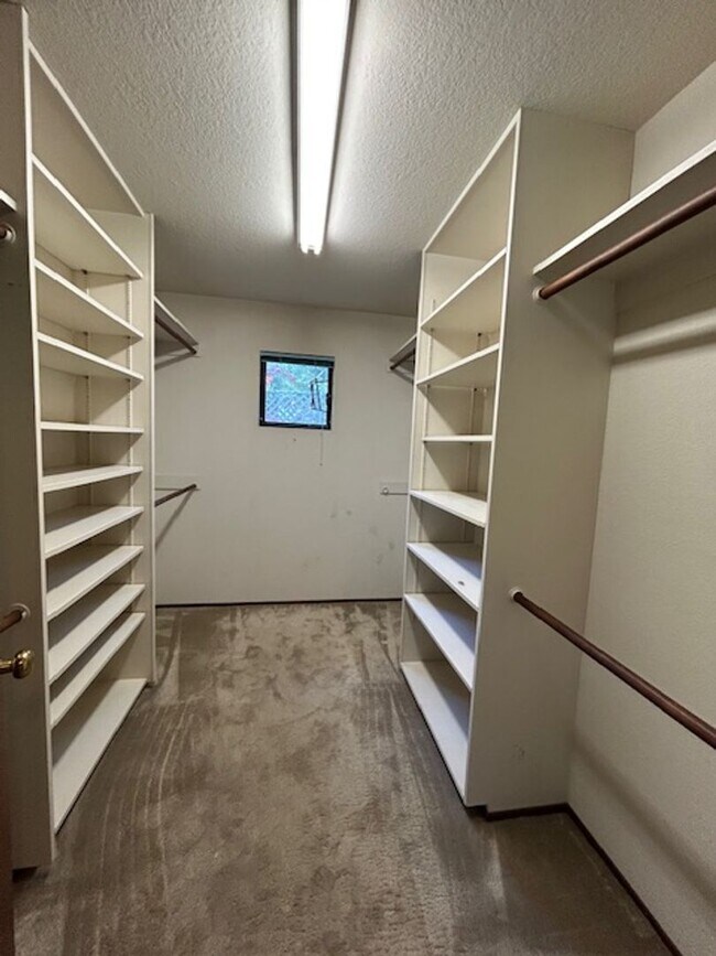 Building Photo - Charming 3bed/2.5Bath  Bennett Valley Home...
