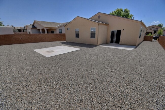 Building Photo - 1820 Camino Rustica SW