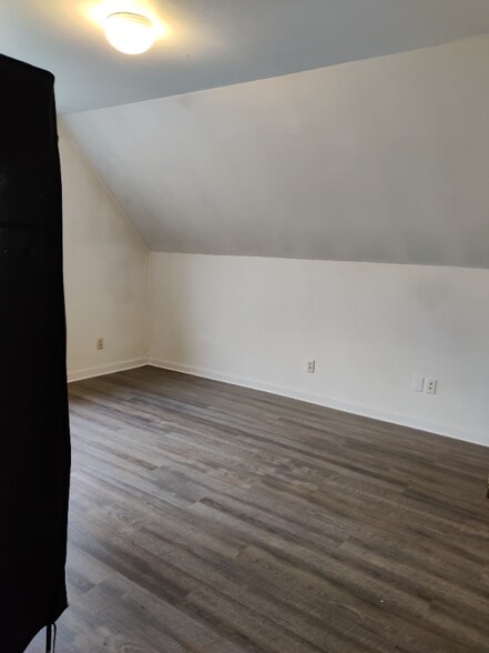 Building Photo - 4409 5th Ave NE