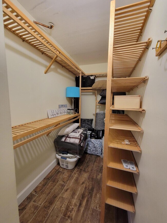 Building Photo - 1340 NE 28th Ave