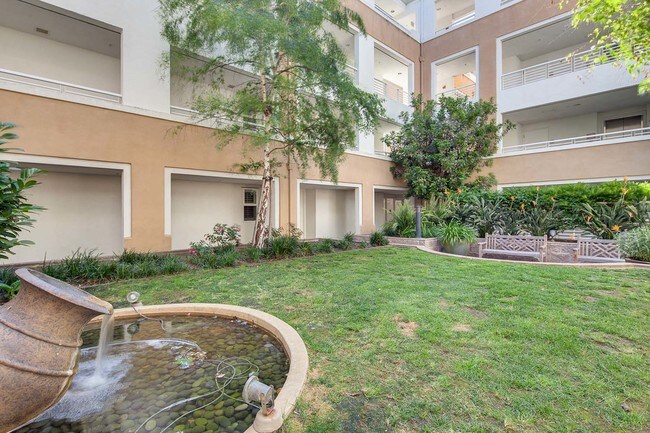 Building Photo - 301 Crescent Ct