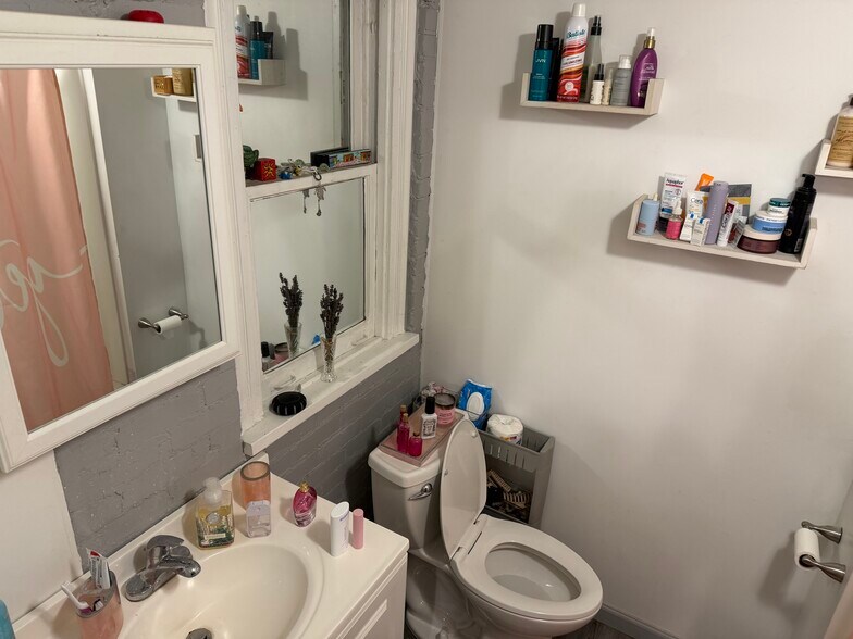 Building Photo - 719 Park Ave