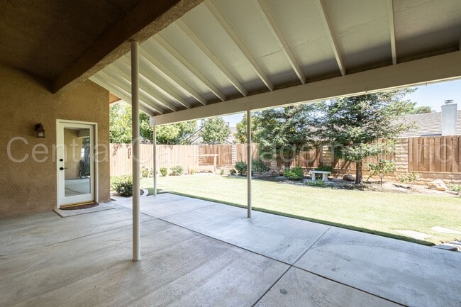 Building Photo - 3 Bedroom + Office, 2 Bath Home with Solar...