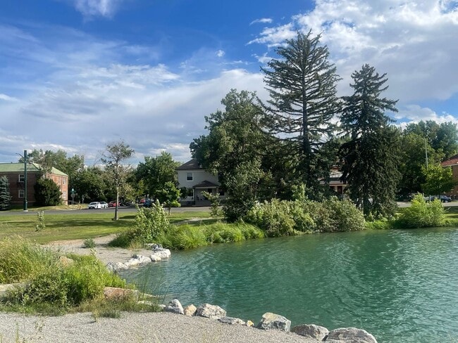 Building Photo - Killer Location w/ Utilities Included!