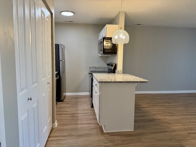 Building Photo - 1128 Southwood Dr