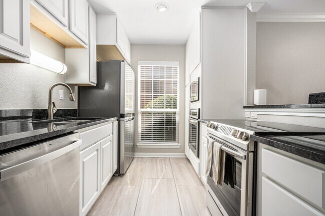 Building Photo - 1880 White Oak Dr