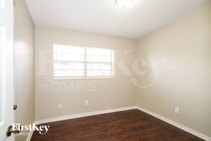 Building Photo - 1521 Heather Ave
