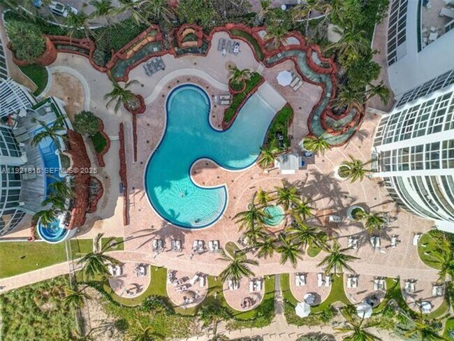 Building Photo - 18201 Collins Ave