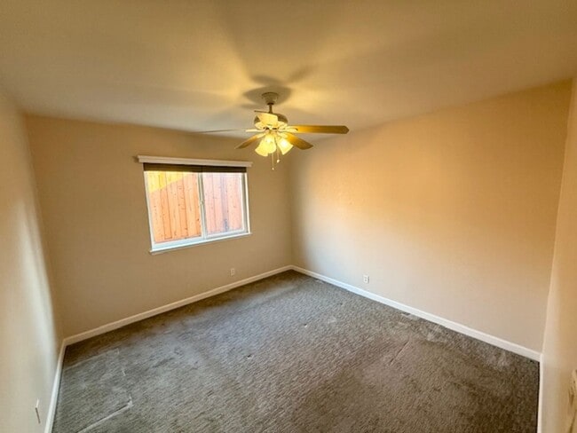 Building Photo - San Leandro Remodeled 3 bed, 2 bath Cul-de-Sac, Dogs OK,