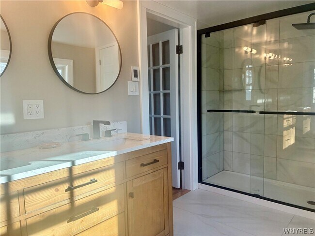 Building Photo - 385 Berryman Dr