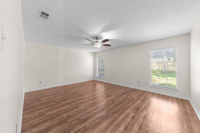 Building Photo - Experience the Golf Course Lifestyle in Panorama Village Enjoy the best of community living in th...