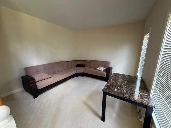 Building Photo - 233 S Bayshore Dr
