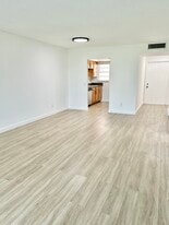 Building Photo - 2431 SW 82nd Ave