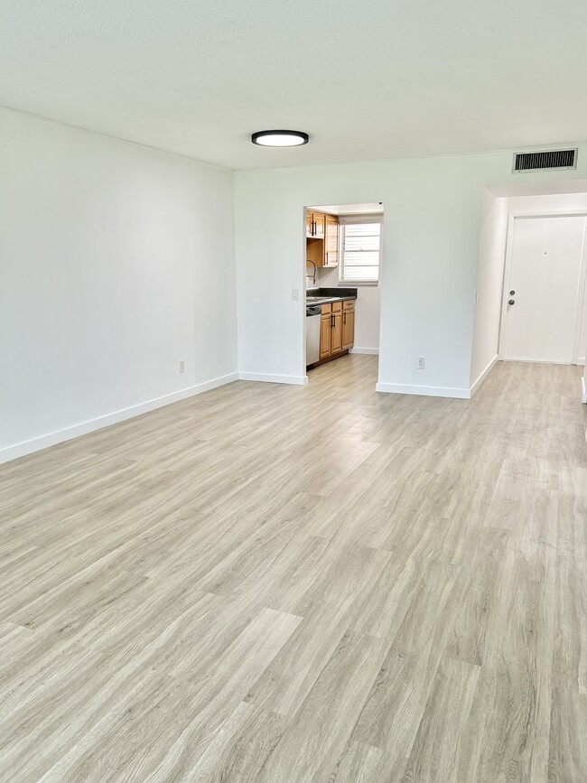 Building Photo - 2431 SW 82nd Ave
