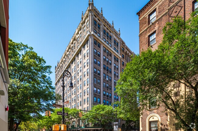 Primary Photo - 130 Clinton St