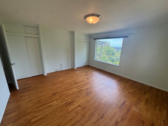 Building Photo - 3 bed/2 Bath, Spacious Home in Mount Verno...