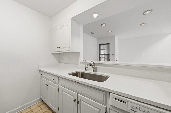 Building Photo - 5921 Barbados Pl