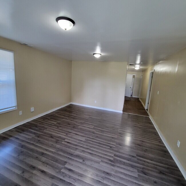 Building Photo - Irvington 4BR/2BA House w/Central Air!
