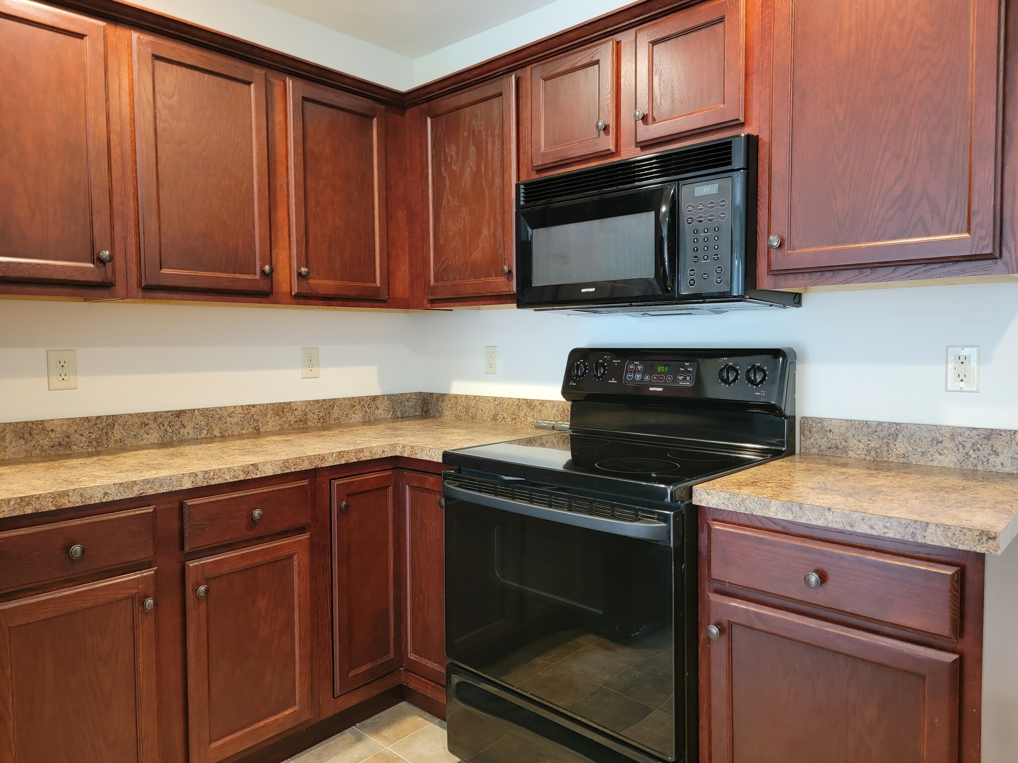 Building Photo - 402 Mount Olive Ln