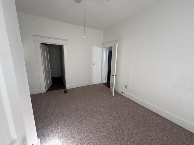 Building Photo - 404 Ewing St