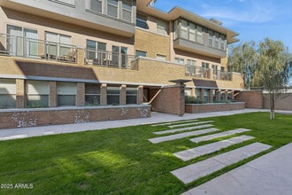 Building Photo - 1400 E Bethany Home Rd