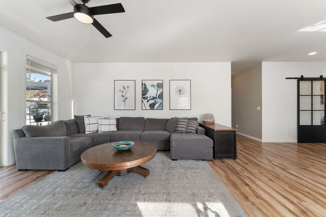 Building Photo - 3 Bedroom, 2 Bath Home