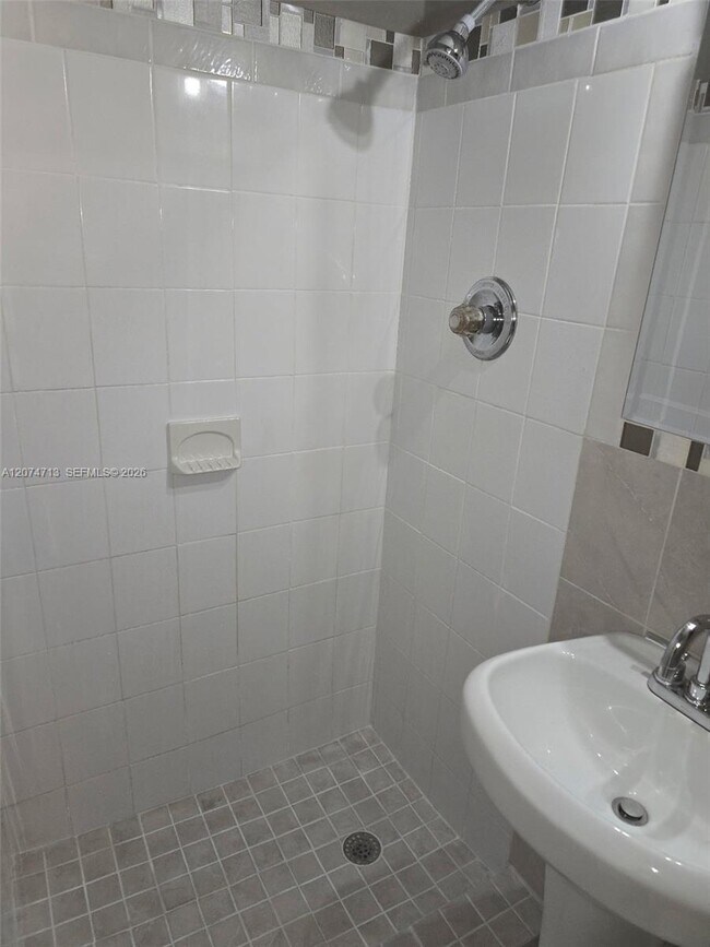 Building Photo - 215 30th St